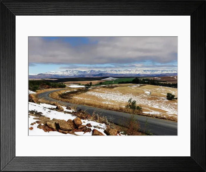 Framed Print : Scenic view of Drakensberg Mountains near Mooi River