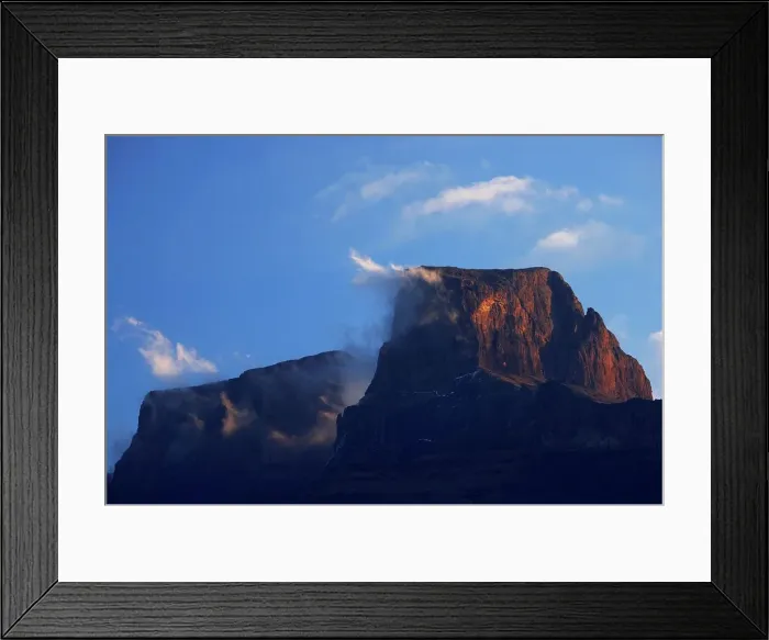 Framed Print : The Sentinal and behind it the Western Buttress of the Amphitheatre Framed Print : The Sentinal and behind it the Western Buttress of the Amphitheatre