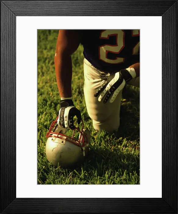 Framed Print : American football player kneeling on the field Framed Print : American football player kneeling on the field