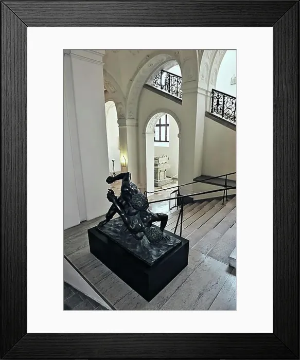 Framed Print : Entrance and stairs, sculpture of Wrestlers Framed Print : Entrance and stairs, sculpture of Wrestlers