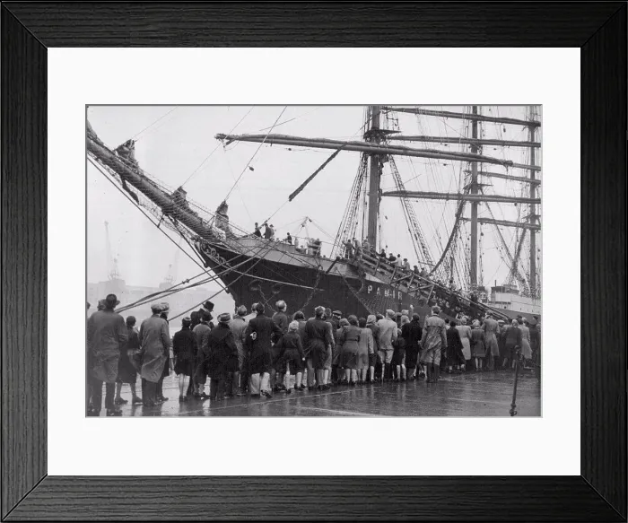 Framed Print : Londoners See The Pamir The long queue waiting to go aboard the Pamir Framed Print : Londoners See The Pamir The long queue waiting to go aboard the Pamir