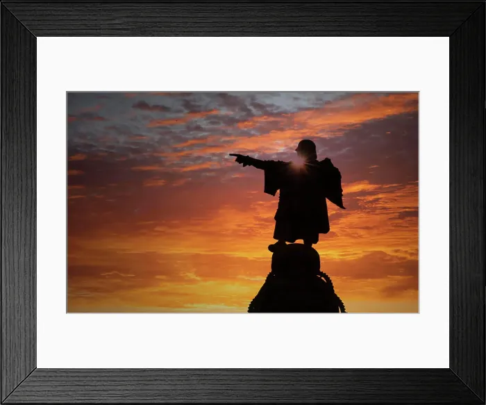 Framed Print : Silhouette of pointing statue at sunset, Barcelona, Catalonia, Spain, Europe Framed Print : Silhouette of pointing statue at sunset, Barcelona, Catalonia, Spain, Europe