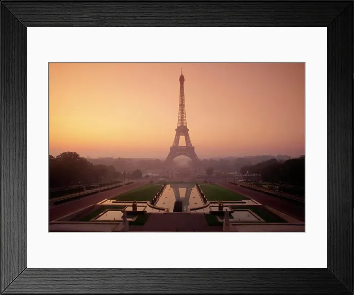 Framed Print : The Eiffel Tower at dawn, Paris, France, Europe Framed Print : The Eiffel Tower at dawn, Paris, France, Europe