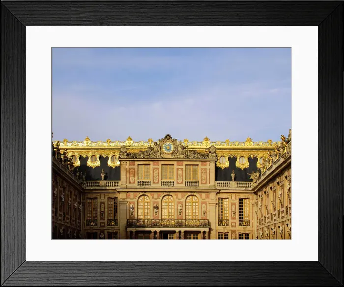 Framed Print : Entrance to the Palace of Versailles illuminated by the sun at dawn Framed Print : Entrance to the Palace of Versailles illuminated by the sun at dawn