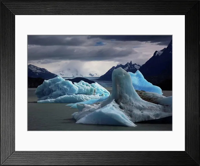 Framed Print : Icebergs in Lago Grey, Torres del Paine National Park, Chile; Magallanes region, Chile