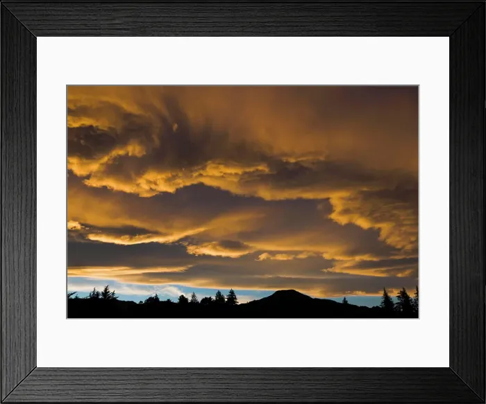 Framed Print : Spectacular sunset above the town of Hanmer Springs, South Island, New Zealand, Pacific Framed Print : Spectacular sunset above the town of Hanmer Springs, South Island, New Zealand, Pacific