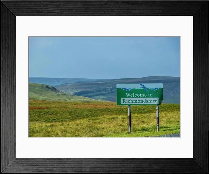 Framed Print : The Yorkshire border in the Richmondshire district with County Durham on the moors above Teesdale Framed Print : The Yorkshire border in the Richmondshire district with County Durham on the moors above Teesdale