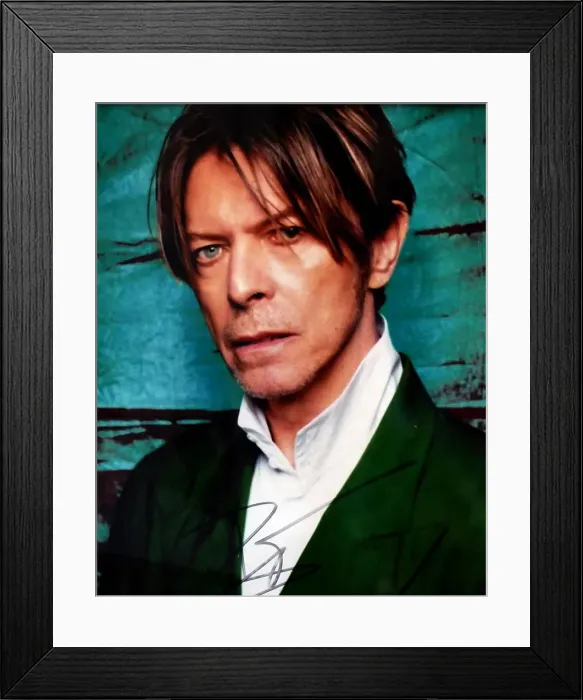 Framed Print : Autographed photograph of David Bowie. David Robert Jones (1947-2016) an English singer, songwriter and actor Framed Print : Autographed photograph of David Bowie. David Robert Jones (1947-2016) an English singer, songwriter and actor