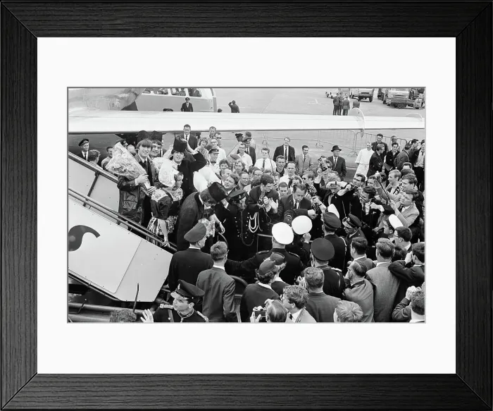 Framed Print : Anefo photo collection. Arrival Beatles at Schiphol Framed Print : Anefo photo collection. Arrival Beatles at Schiphol