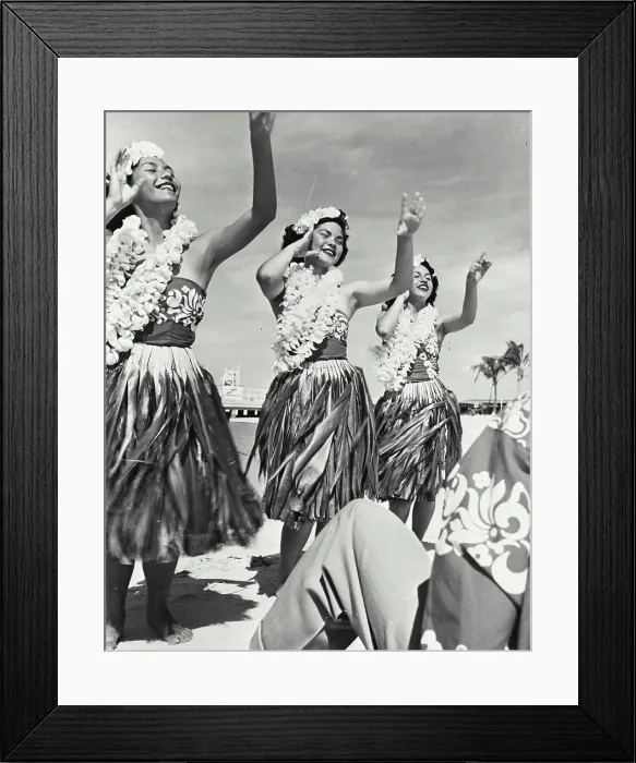 Framed Print : Vintage photograph. Hawaiian Hula Dancers Framed Print : Vintage photograph. Hawaiian Hula Dancers