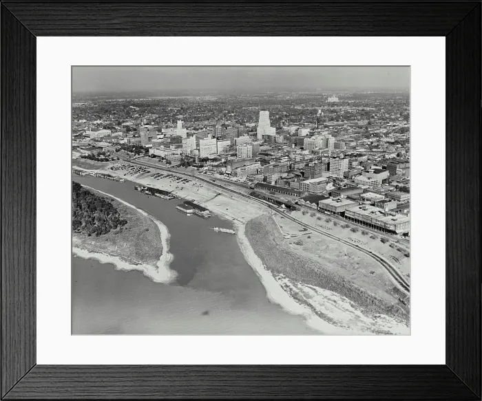 Framed Print : Vintage photograph. Aerial view of Memphis, Tennessee Framed Print : Vintage photograph. Aerial view of Memphis, Tennessee
