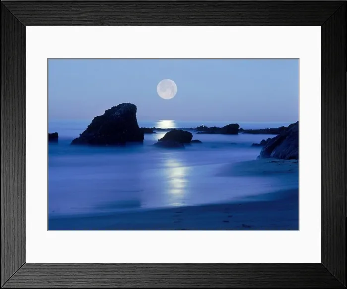Framed Print : Moon setting over rocky shore along Pacific Coast in Laguna Beach, California Framed Print : Moon setting over rocky shore along Pacific Coast in Laguna Beach, California