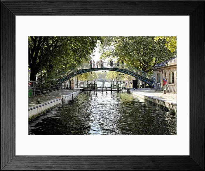 Framed Print : Canal Saint, Martin, shipping canal in the east of Paris Framed Print : Canal Saint, Martin, shipping canal in the east of Paris