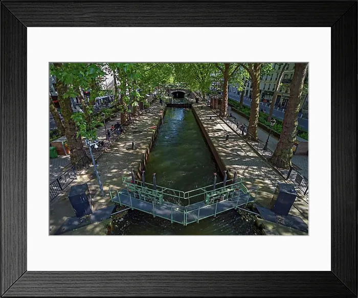 Framed Print : View of the Canal Saint-Martin with locks, waterway built by Napoleon from 1806 - 1825, Paris. France