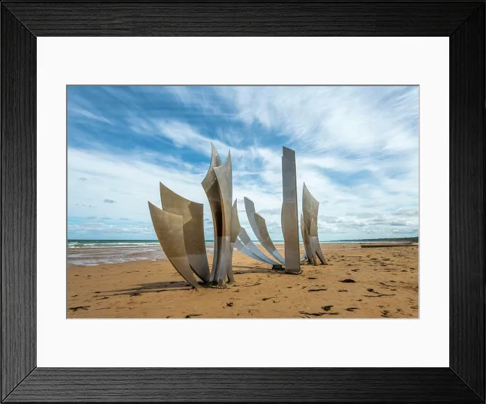Framed Print : Les Braves de Saint-Laurent-sur-Mer monument Framed Print : Les Braves de Saint-Laurent-sur-Mer monument