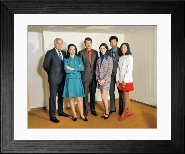 Framed Print : 1970s 6 BUSINESS OFFICE PROFESSIONALS STANDING IN A ROW LOOKING AT CAMERA THREE MEN AND THREE WOMEN FULL LENGTH Framed Print : 1970s 6 BUSINESS OFFICE PROFESSIONALS STANDING IN A ROW LOOKING AT CAMERA THREE MEN AND THREE WOMEN FULL LENGTH