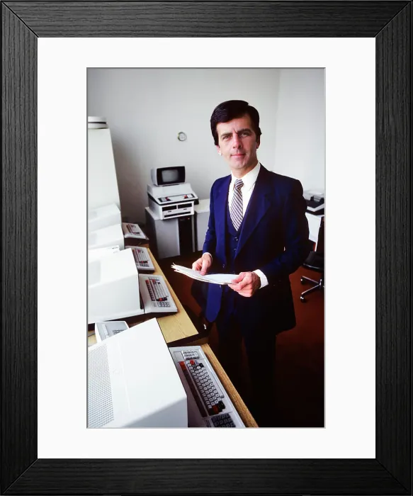 Framed Print : 1980s MAN COMPUTER SYSTEMS SALESMAN STANDING LOOKING AT CAMERA IN A ROOM WITH EARLY HARDWARE MONITORS AND KEYBOARDS Framed Print : 1980s MAN COMPUTER SYSTEMS SALESMAN STANDING LOOKING AT CAMERA IN A ROOM WITH EARLY HARDWARE MONITORS AND KEYBOARDS
