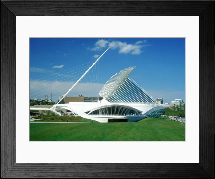 Framed Print : Exterior of the Milwaukee Art Museum on Lake Michigan, Milwaukee, WI Framed Print : Exterior of the Milwaukee Art Museum on Lake Michigan, Milwaukee, WI
