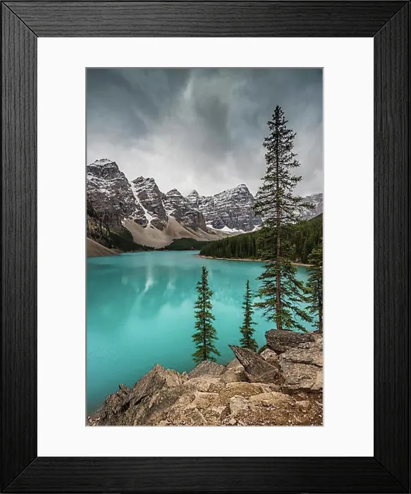 Framed Print : Turquoise Moraine Lake, snow-covered mountains Framed Print : Turquoise Moraine Lake, snow-covered mountains