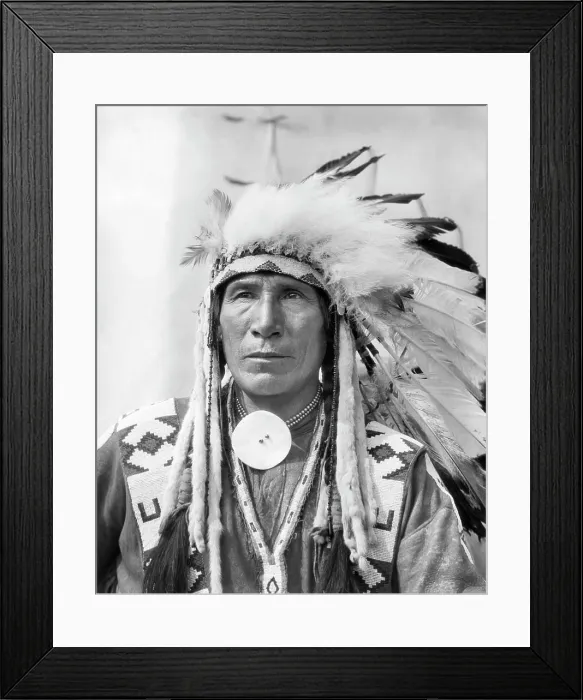 Framed Print : 1920s PORTRAIT NATIVE AMERICAN INDIAN MAN CHIEF SITTING EAGLE IN FULL HEADDRESS STONEY TRIBE OF BANFF ALBERTA CANADA Framed Print : 1920s PORTRAIT NATIVE AMERICAN INDIAN MAN CHIEF SITTING EAGLE IN FULL HEADDRESS STONEY TRIBE OF BANFF ALBERTA CANADA