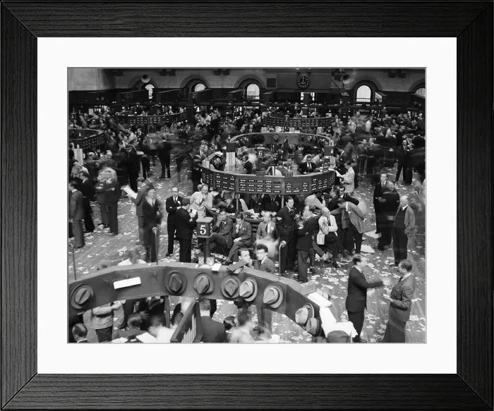 Framed Print : 1940s TRADING IN PROGRESS ON FLOOR OF NEW YORK STOCK EXCHANGE NYC USA Framed Print : 1940s TRADING IN PROGRESS ON FLOOR OF NEW YORK STOCK EXCHANGE NYC USA