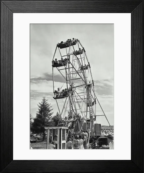 Framed Print : Vintage Photograph. Families enjoying Ferris Wheel at fair Framed Print : Vintage Photograph. Families enjoying Ferris Wheel at fair