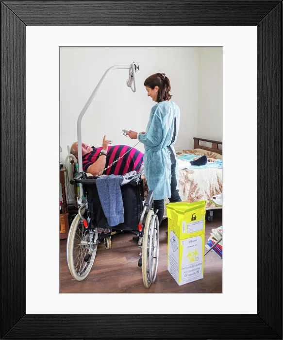Framed Print : Nurse home visit from an amputated diabetic patient, Home medical care department of Limoges hospital, France Framed Print : Nurse home visit from an amputated diabetic patient, Home medical care department of Limoges hospital, France