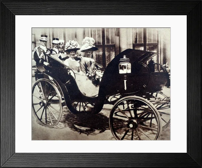 Framed Print : Photograph of the Royal visit to Germany by King George V (1865-1935) and Queen Mary of Teck (1867-1953). Dated 1913