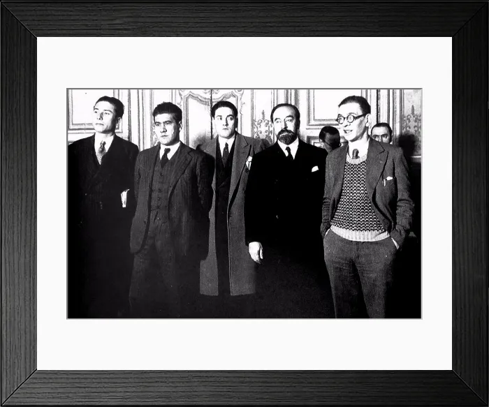 Framed Print : Ambassador Fernando de los Ríos with beard alongside other socialist deputies