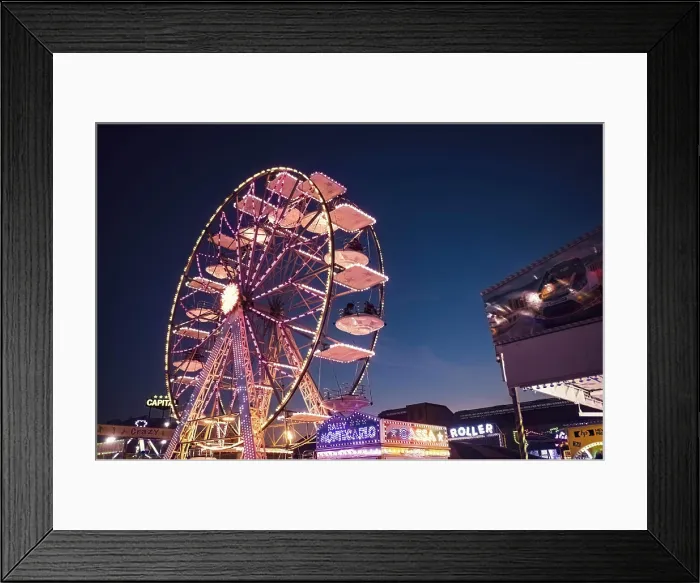 Framed Print : Rovigo Italy 25 October 2022 Funfair ferris wheel at night Ferris wheel Framed Print : Rovigo Italy 25 October 2022 Funfair ferris wheel at night Ferris wheel
