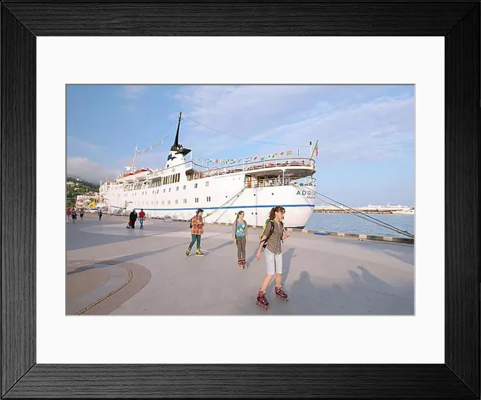 Framed Print : Seaport in Yalta, The Greater Yalta, Crimea, Ukraine, Europe Framed Print : Seaport in Yalta, The Greater Yalta, Crimea, Ukraine, Europe