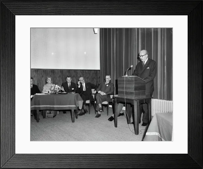 Framed Print : Anefo photo collection. Assignment securities trading. July 17, 1963