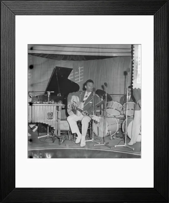 Framed Print : Anefo photo collection. Quartet from Wood in 'De Blue Noot' in Amsterdam. October 6, 1958. Amsterdam, Noord-Holland Framed Print : Anefo photo collection. Quartet from Wood in 'De Blue Noot' in Amsterdam. October 6, 1958. Amsterdam, Noord-Holland