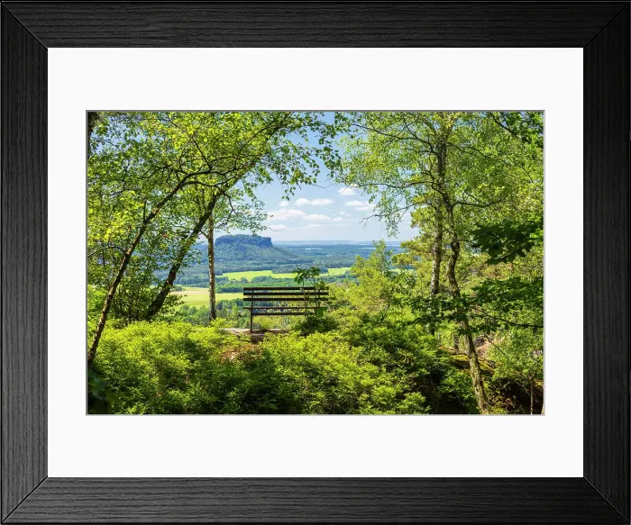 Framed Print : Kleine Waitzdorfer Aussicht mit Sitzbank und Ausblick zum Lilienstein