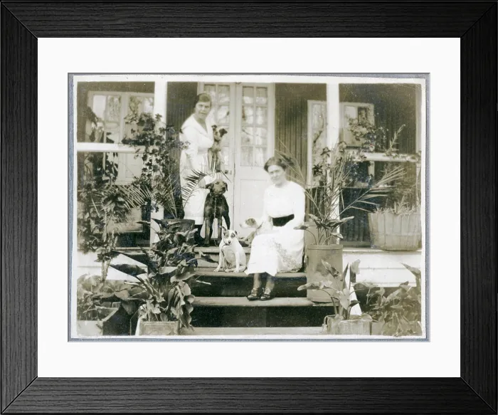 Framed Print : Mrs Bungey standing on a tennis court, dressed for a game and holding a racket in her hands Framed Print : Mrs Bungey standing on a tennis court, dressed for a game and holding a racket in her hands