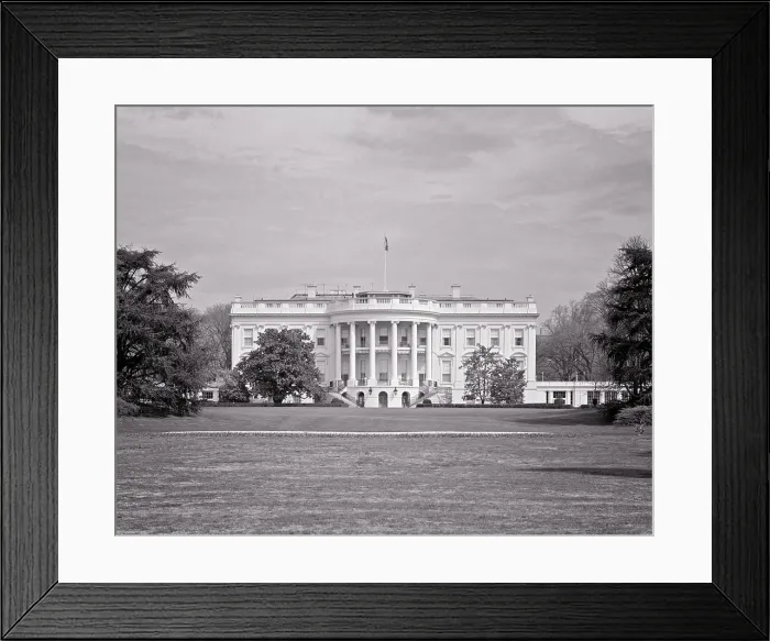 Framed Print : 1950s VIEW OF THE SOUTH SIDE CURVED PORTICO AND LAWN OF THE WHITE HOUSE WASHINGTON DC USA - r3084 HAR001 HARS AND
