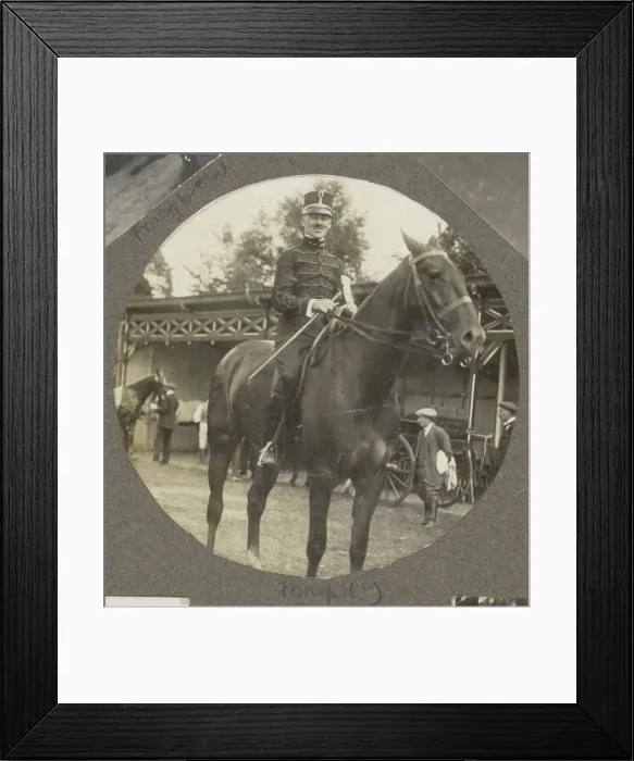 Framed Print : Equestrian scene on royal wood fortress Het Loo: Uniformed man on horseback at a shed