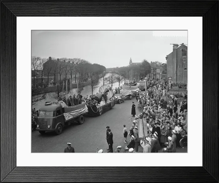 Framed Print : Anefo photo collection. Arrival of Uiterton 100 years of kmi Den Helder. October 16, 1954. Den Helder