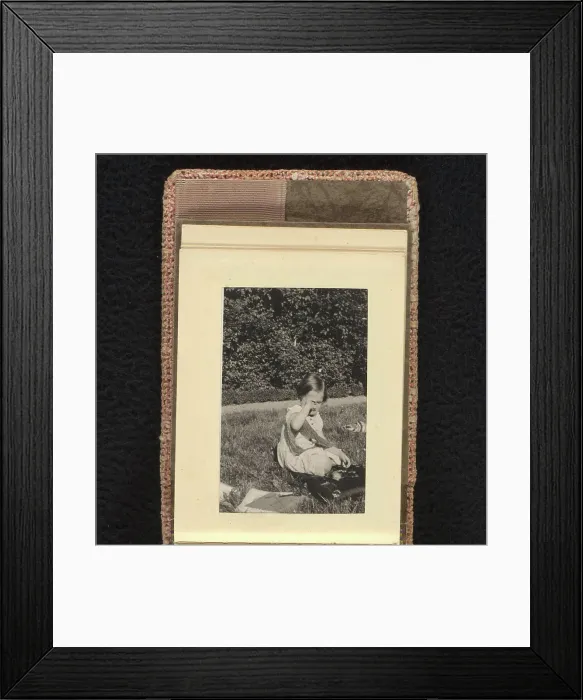 Framed Print : Isabel Wachenheimer in de Tuin Framed Print : Isabel Wachenheimer in de Tuin