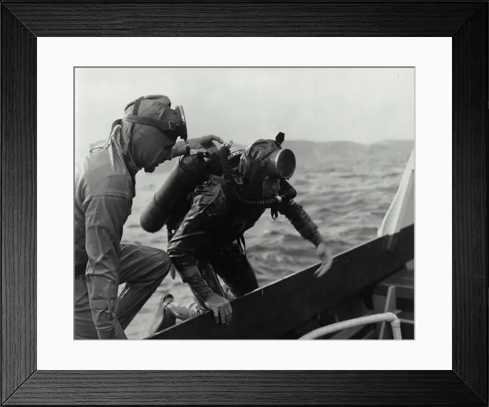 Framed Print : Frogmen wearing scuba masks Framed Print : Frogmen wearing scuba masks
