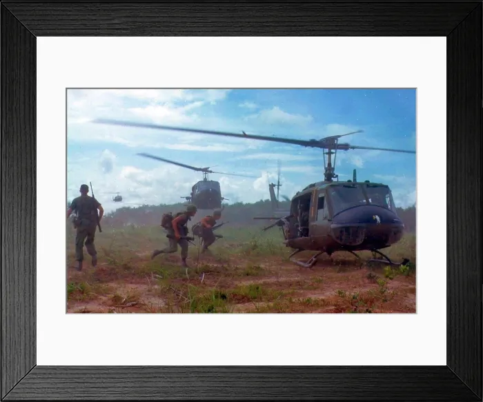 Framed Print : Photograph of American troops running towards a chopper during the Vietnam War. Dated 1970 Framed Print : Photograph of American troops running towards a chopper during the Vietnam War. Dated 1970