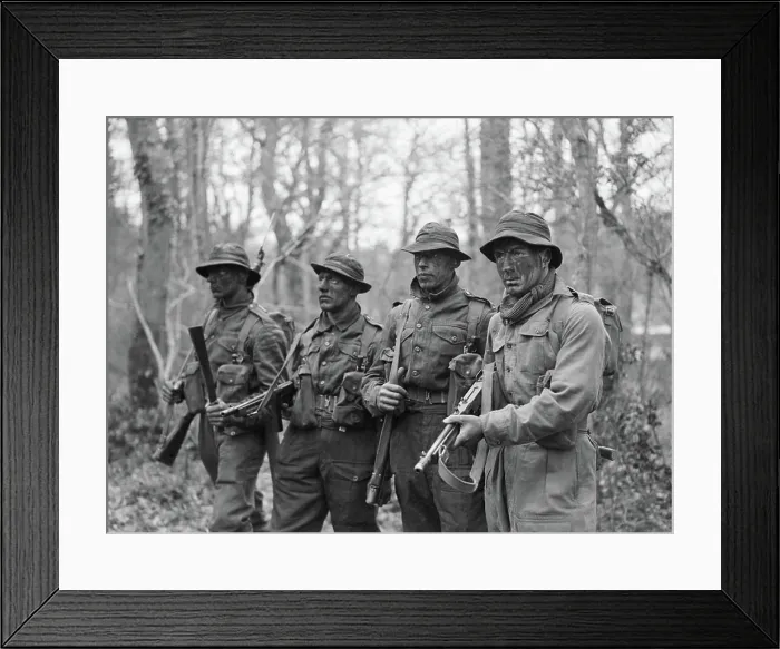 Framed Print : Royal Navy trainees at the Eastern Warfare School at Brockenhurst Framed Print : Royal Navy trainees at the Eastern Warfare School at Brockenhurst