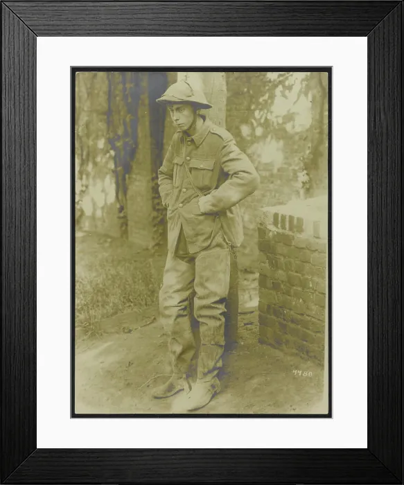Framed Print : Photo collection First World War. Unculported English soldier stares out for himself. 1914-1918} Framed Print : Photo collection First World War. Unculported English soldier stares out for himself. 1914-1918}