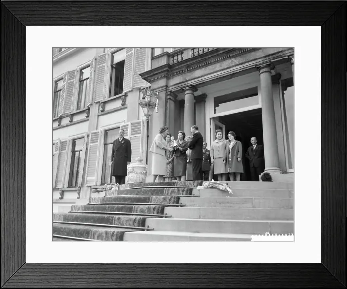 Framed Print : Anefo photo collection. Tribute to the Queen on Soestdijk. May 1, 1961. Soestdijk, Utrecht