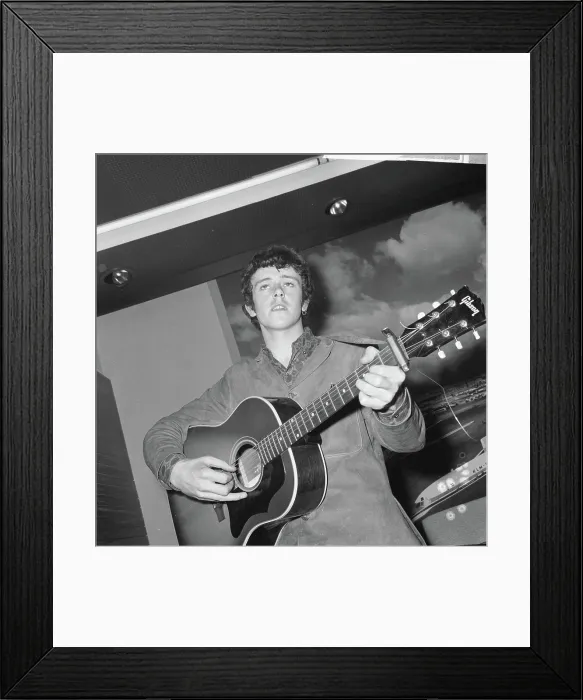 Framed Print : Anefo photo collection. Arrival Donovan Leitch (singer folk songs) at Schiph. 12 July 1965. Noord-Holland, Schiphol Framed Print : Anefo photo collection. Arrival Donovan Leitch (singer folk songs) at Schiph. 12 July 1965. Noord-Holland, Schiphol
