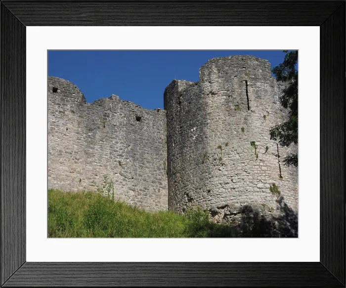 Framed Print : Ruinen der Burg Chepstow Castell Cas-gwent auf Walisisch in Chepstow