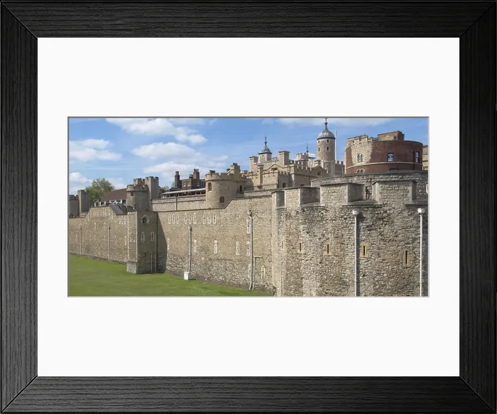 Framed Print : Tower of London The Tower of London, medieval castle and prison Copyright: xZoonar.com / ClaudioxDiviziax 6050804 Framed Print : Tower of London The Tower of London, medieval castle and prison Copyright: xZoonar.com / ClaudioxDiviziax 6050804