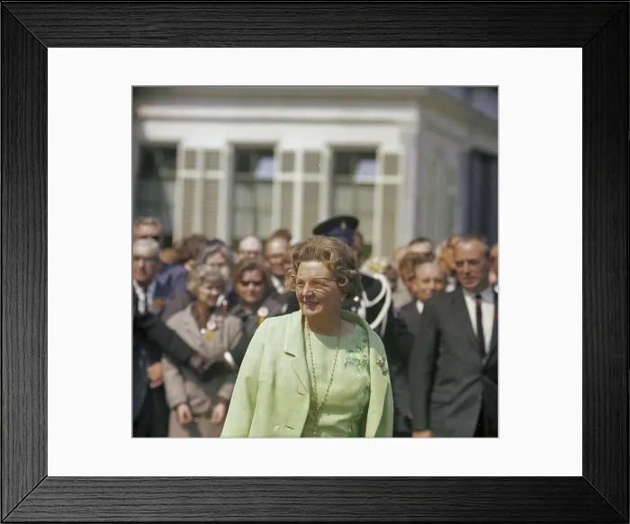 Framed Print : Anefo photo collection. Queen's Day 1965. Defilé Soestdijk. Queen Juliana. April 30, 1965. Soestdijk, Utrecht