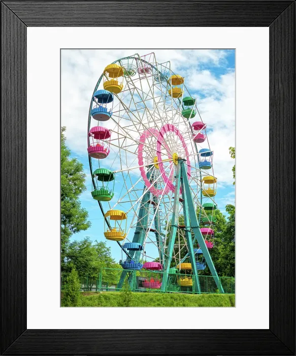 Framed Print : Buntes Riesenrad im Stadtpark. Colorful ferris wheel in the city park Framed Print : Buntes Riesenrad im Stadtpark. Colorful ferris wheel in the city park