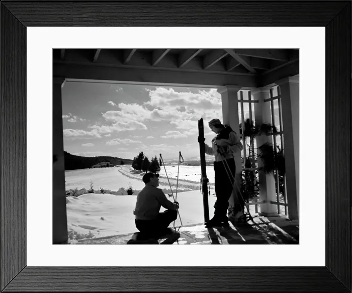 Framed Print : Young couple in skiwear talking